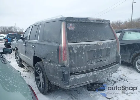 2015 Cadillac Escalade Premium z USA, uszkodzony, nr VIN 1GYS4NKJXFR666815